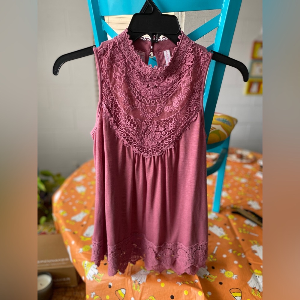 Women’s pink xhilaration top.